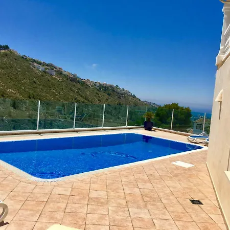Villa Guapa With Gym Aircon Wifi